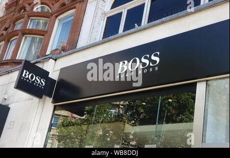 24 août 2019, Londres, Royaume-Uni : Hugo Boss store parmi les marques de luxe dans le quartier commerçant de prestige à Knightsbridge. (Crédit Image : © Keith Mayhew/SOPA des images à l'aide de Zuma sur le fil) Banque D'Images