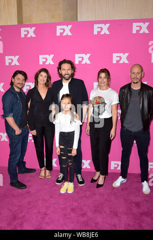 Justin Rosniak, Michele Bennett, Mikko, Chika Yasumura, Brooke Satchwell et Scott Ryan participant à la FX Networks Starwalk Tapis Rouge à la TCA au Beverly Hilton Hotel le 6 août 2019 à Beverly Hills, Californie Banque D'Images