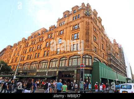 Harrods vu à Knightsbridge à Londres. Banque D'Images