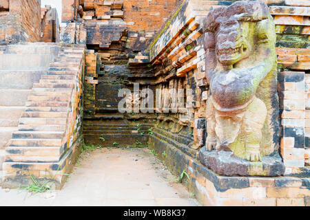 Statue de sanctuaire de My Son et Temple Hindou près de Hoi An au Vietnam en Asie. Patrimoine de royaume de Champa. Myson l'histoire et la culture. Les ruines de la ville. V Banque D'Images