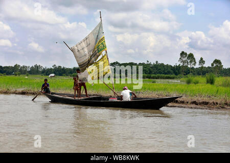 Manikganj, Bangladesh - Juillet 24, 2019 : la vie quotidienne des villageois à Ghior à Manikganj, au Bangladesh. Banque D'Images