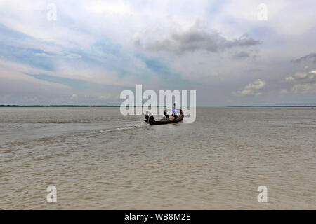 Manikganj, Bangladesh - Juillet 24, 2019 : la vie quotidienne des villageois à Ghior à Manikganj, au Bangladesh. Banque D'Images