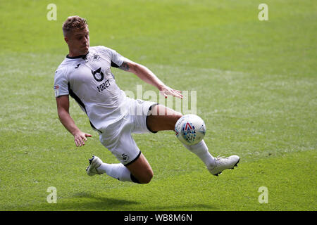 Swansea, Royaume-Uni. Août 25, 2019. Jake Bidwell de Swansea City en action. Match de championnat Skybet EFL, Swansea City v Birmingham City au Liberty Stadium de Swansea, Pays de Galles du Sud le dimanche 25 août 2019. Cette image ne peut être utilisé qu'à des fins rédactionnelles. Usage éditorial uniquement, licence requise pour un usage commercial. Aucune utilisation de pari, de jeux ou d'un seul club/ligue/dvd publications. Photos par Andrew Andrew/Verger Verger la photographie de sport/Alamy live news Crédit : Andrew Orchard la photographie de sport/Alamy Live News Banque D'Images