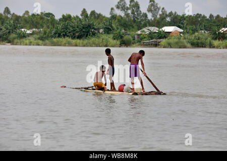 Manikganj, Bangladesh - Juillet 24, 2019 : la vie quotidienne des villageois à Ghior à Manikganj, au Bangladesh. Banque D'Images