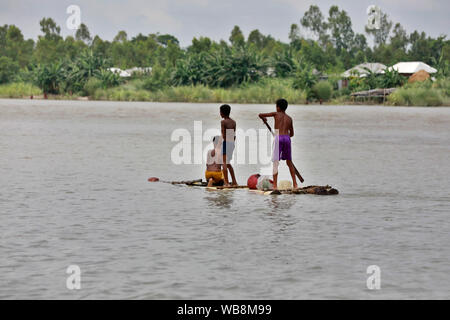 Manikganj, Bangladesh - Juillet 24, 2019 : la vie quotidienne des villageois à Ghior à Manikganj, au Bangladesh. Banque D'Images