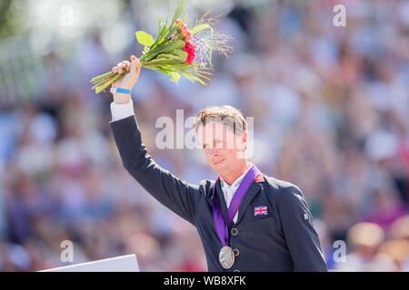 Rotterdam, Pays-Bas. Août 25, 2019. Championnats d'Europe, sport équestre, saut, finale, des célibataires : Le cavalier britannique Ben Maher est enchanté de la médaille d'argent. Crédit : Rolf Vennenbernd/dpa/Alamy Live News Banque D'Images