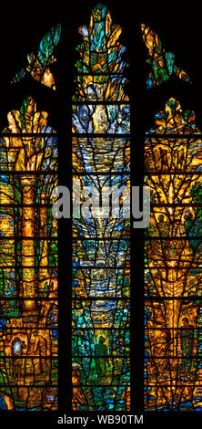 La fenêtre du Sud, par Thomas Denny, dans la chapelle de Sainte Catherine et de Saint John, illustrant le travail et la prière", Abbaye de Tewkesbury, Gloucestershire, Royaume-Uni Banque D'Images