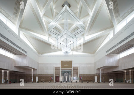 L'intérieur, al-Aziz mosque, Abu Dhabi, Émirats Arabes Unis Banque D'Images