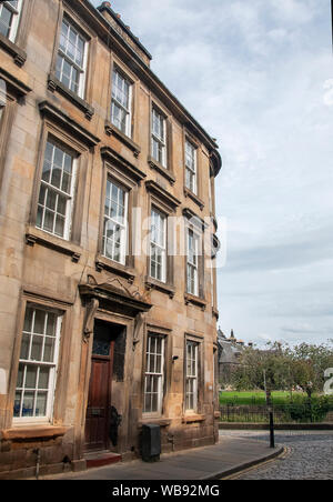 Paisley, Scotland, UK. 24 Août 2019 : Forbes Place qui est à côté du canal de l'eau panier blanc à Paisley. Banque D'Images