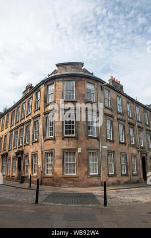 Paisley, Scotland, UK. 24 Août 2019 : Forbes Place qui est à côté du canal de l'eau panier blanc à Paisley. Banque D'Images