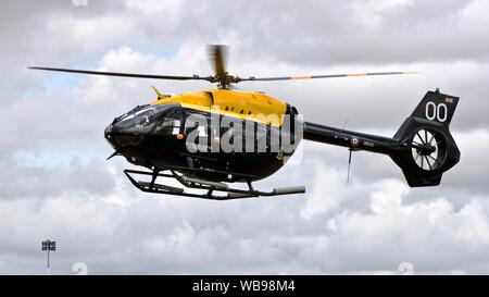 Airbus H145 Jupiter de la Défense RAF Helicopter Flying School arrivant à RAF Fairford pour le Royal International Air Tattoo 2019 Banque D'Images