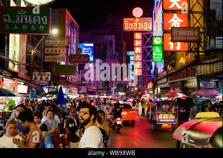 Yaowarat road shopping touristique sur la rue principale de Bangkok China town Banque D'Images