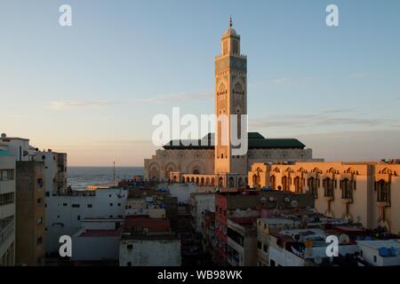 La plus célèbre et impressionnant bâtiment à Casablanca - mosquée Hassan-II. Banque D'Images