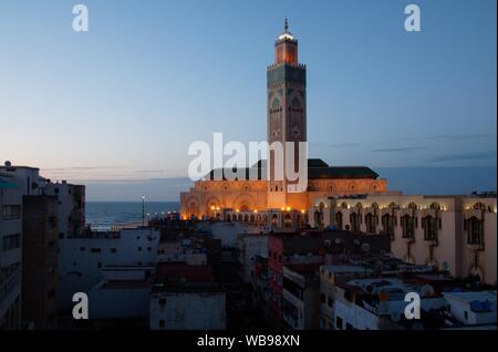 La plus célèbre et impressionnant bâtiment à Casablanca - mosquée Hassan-II. Banque D'Images