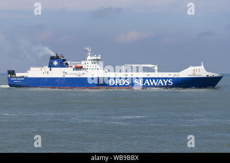 SUECIA SEAWAYS Rotterdam entrant. DFDS Seaways est une grande compagnie maritime danois des services passagers et marchandises d'exploitation dans le Nord de l'Europe. Banque D'Images