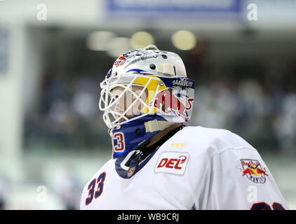 24 août 2019, l'Allemagne, Kitzbuehel : Danny aus den Birken (Munich), .dernier tournoi de hockey sur glace Red Bulls Salute 2019,.Red Bull Munich vs Red Hawks Malmoe, .Aug 24,2019 Sportspark, Kasperbruecke, Kitzbühel, Autriche, 4. hockey sur glace européen top équipes participent au tournoi Red Bulls Salute 2019 - Red Bull Red Bull Salzbourg, Munich, Red Hawks Malmoe à partir de la Suède et l'équipe de finition IHK Helsinki, (Image Crédit : © Wolfgang Fehrmann/Zuma sur le fil) Banque D'Images