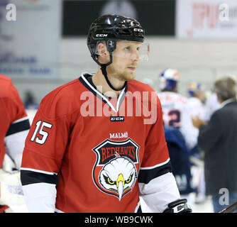 24 août 2019, l'Allemagne, Kitzbuehel : après le match de Malmoe/WEMMENBORN Axel (SWD), .dernier tournoi de hockey sur glace Red Bulls Salute 2019,.Red Bull Munich vs Red Hawks Malmoe, .Aug 24,2019 Sportspark, Kasperbruecke, Kitzbühel, Autriche, 4. hockey sur glace européen top équipes participent au tournoi Red Bulls Salute 2019 - Red Bull Red Bull Salzbourg, Munich, Red Hawks Malmoe à partir de la Suède et l'équipe de finition IHK Helsinki, (Image Crédit : © Wolfgang Fehrmann/Zuma sur le fil) Banque D'Images