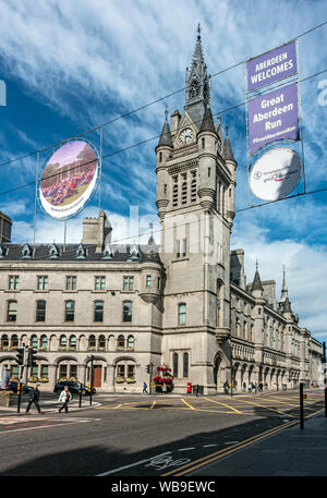 Maison de ville d'Aberdeen sur coin de Broad Street et Union Street, Aberdeen Scotland UK vu de la rue Union. Banque D'Images