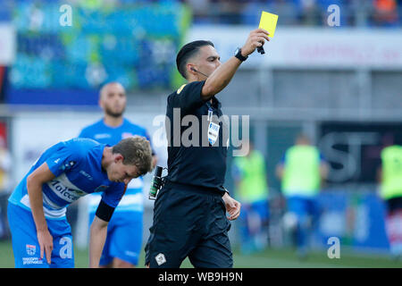 Zwolle, Pays-Bas. Août 25, 2019. ZWOLLE, 25-08-2019, MAC3Park Stadium, de la saison 2019/2020, l'Eredivisie néerlandaise, arbitre Serdar Gozubuyuk pendant le match PEC Zwolle - Sparta Rotterdam : Crédit Photos Pro/Alamy Live News Banque D'Images