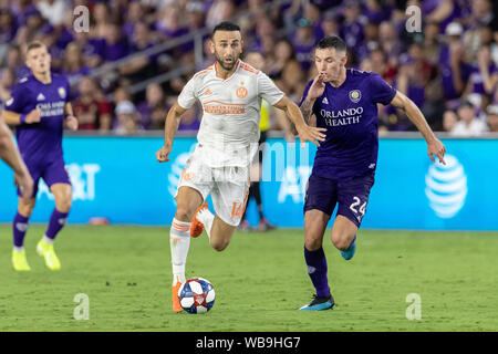 23 août 2019, Orlando, Floride, Etats-Unis : Atlanta United terrain JUSTIN MERAM (14) en action contre les défenseurs de la ville d'Orlando KYLE SMITH (24) au cours de la MLS à jeu Exploria Stadium à Orlando, Floride. (Crédit Image : © Cory Knowlton/Zuma sur le fil) Banque D'Images