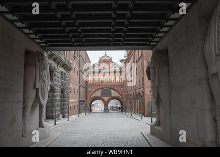 Ancienne Brasserie Carlsberg à Copenhague au Danemark avec de célèbres éléphants Banque D'Images