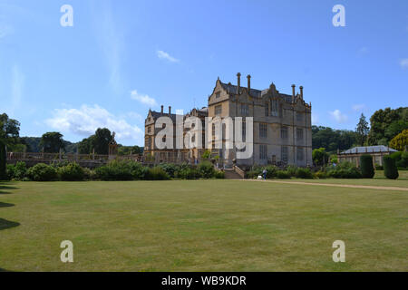 Montacute House magnifique sur une belle journée d'été, Somerset, Royaume-Uni Banque D'Images