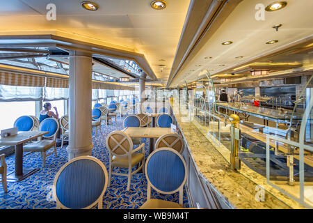 Restaurant buffet à bord du paquebot de croisière Cunard Queen Victoria le 27 juillet 2019 Banque D'Images