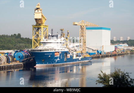 Navire de ravitaillement offshore Mer du Nord Atlantic amarré au quai en TechnipFMC la rivière Tyne, Newcastle upon Tyne, England, UK Banque D'Images