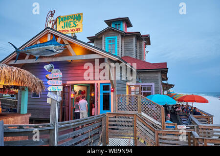 Pompano Joe's beach bar, restaurant et bar, à la plage de Miramar, à l'est de Destin, Floride, sur le golfe du Mexique, aux États-Unis. Banque D'Images