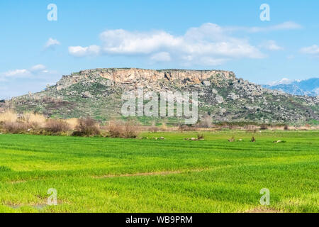 Éperon rocheux avec les quelques ruines de l'ancienne ville Silyon comporte à Antalya province de la Turquie. Banque D'Images