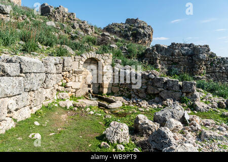 Fontaine d'eau et dans l'ancienne ville de Silyon comporte Antalya province de la Turquie. Banque D'Images