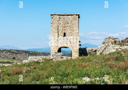 Porte de ville en ruines dans la ville ancienne Silyon comporte à Antalya province de la Turquie. Banque D'Images