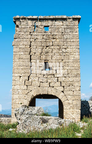 Porte de ville en ruines dans la ville ancienne Silyon comporte à Antalya province de la Turquie. Banque D'Images