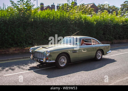 1962 60s British Racing Green 3670cc Aston Martin DB4 vintage super cars, British Classic salons, Royaume-Uni Banque D'Images