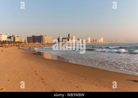 Durban-South Africa-August 2019- Un début d'hivers matin voir devant la plage de Durban Banque D'Images