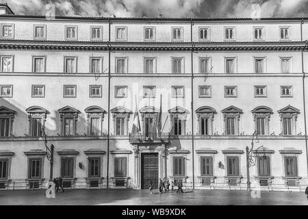 ROME - Le 18 novembre : Façade de Palais Chigi, bâtiment emblématique dans le centre de Rome, Italie, le 18 novembre 2018. C'est la résidence officielle du premier Mini Banque D'Images