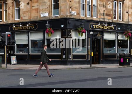 Tennants public bar sur Byres Road, Glasgow, Scotland, UK Banque D'Images