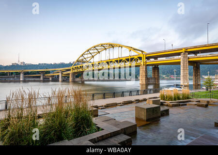 Lever du soleil à partir de l'Allegheny Landing Banque D'Images