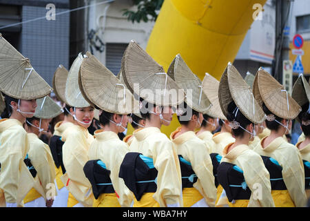 Août 24, 2019, Tokyo, Japon : La 63e Tokyo Koenji Awa-Odori Dance Festival a lieu le dernier week-end d'août. Crédit : Michael Steinebach/AFLO/Alamy Live News Banque D'Images