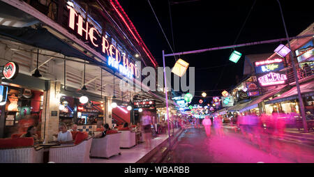Restaurants le long de la rue Pub, Siem Reap, Cambodge. Banque D'Images