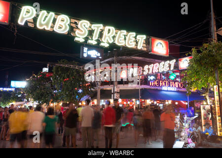 Pub Street, Siem Reap, Cambodge. Banque D'Images