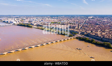 Paysage urbain d'antenne de la ville Française de Bordeaux et de la Garonne Banque D'Images