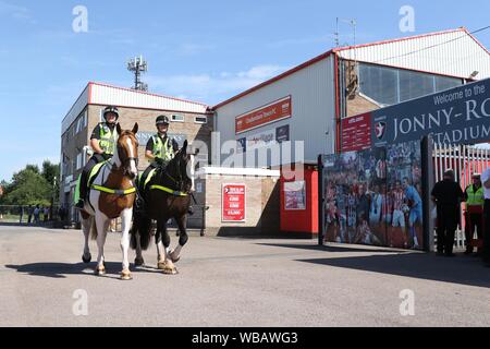 Cheltenham Town FC v Swindon Town FC au stade des roches Jonny, Whaddon Road (Sky Bet League deux - 24 août 2019) - Photo par Antony Thompson - T Banque D'Images