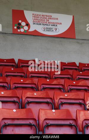 Cheltenham Town FC v Swindon Town FC au stade des roches Jonny, Whaddon Road (Sky Bet League deux - 24 août 2019) - Photo par Antony Thompson - T Banque D'Images