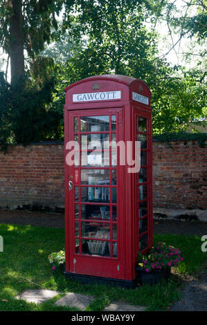 Une boîte de téléphone rouge traditionnel village in Gawcott, Buckinghamshire, England, UK Banque D'Images