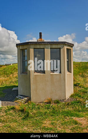 Look Out point 43 situé sur Bromore Cliffs est une vieille guerre mondiale 2 look out point à travers l'océan Atlantique, dans le comté de Kerry, en République d'Irlande. Banque D'Images
