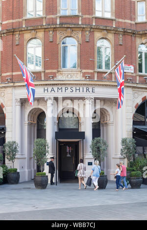 Entrée principale de l'hôtel Radisson Blu Edwardian Hampshire Hotel, Londres, Royaume-Uni Banque D'Images