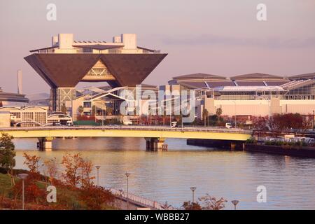 TOKYO, JAPON - 2 décembre 2016 : l'architecture moderne de Tokyo Big Sight au Japon. La Convention and Exhibition Centre est situé à Minami Ariake dis Banque D'Images