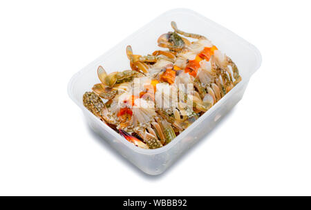 Les œufs de crabe mariné dans de la sauce de poisson pack en boîte en plastique pour la livraison. Entreprise de livraison de fruits de mer. Menu exotique en Thaïlande. Les œufs de crabe marinés du Banque D'Images