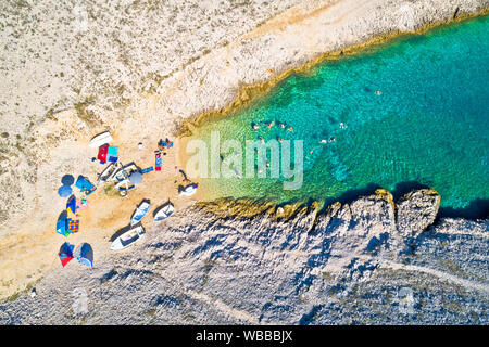 L'archipel de Zadar plage crique idyllique dans un paysage de désert de pierre près de l'île de joindre Région de la Croatie, Dalmatie Banque D'Images